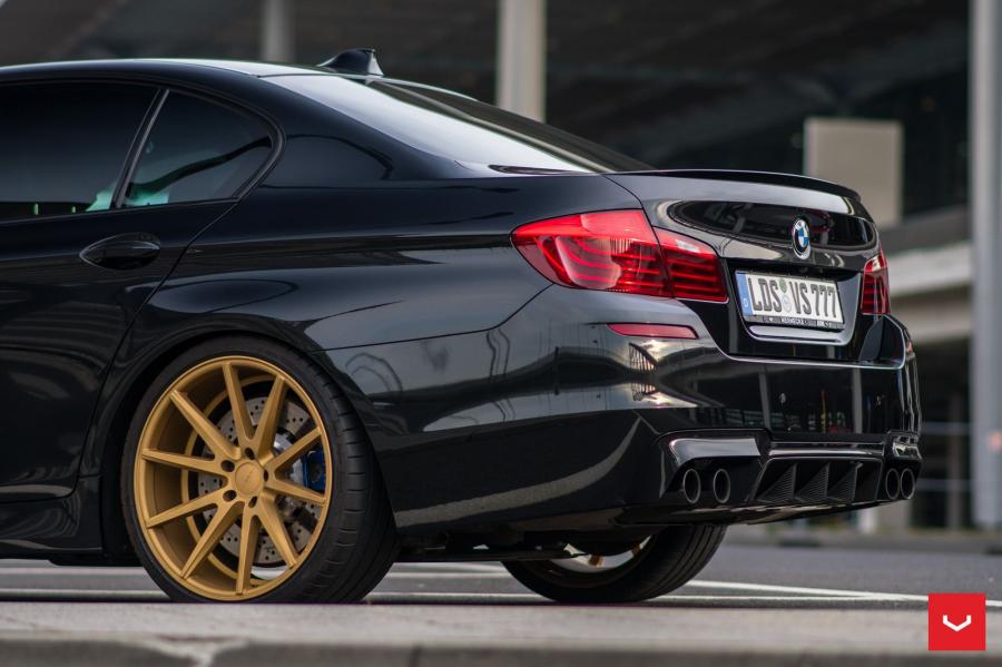 Детали экстерьера BMW M5 on Vossen Wheels (VFS1) 2017 года  (фото 12 из 29)